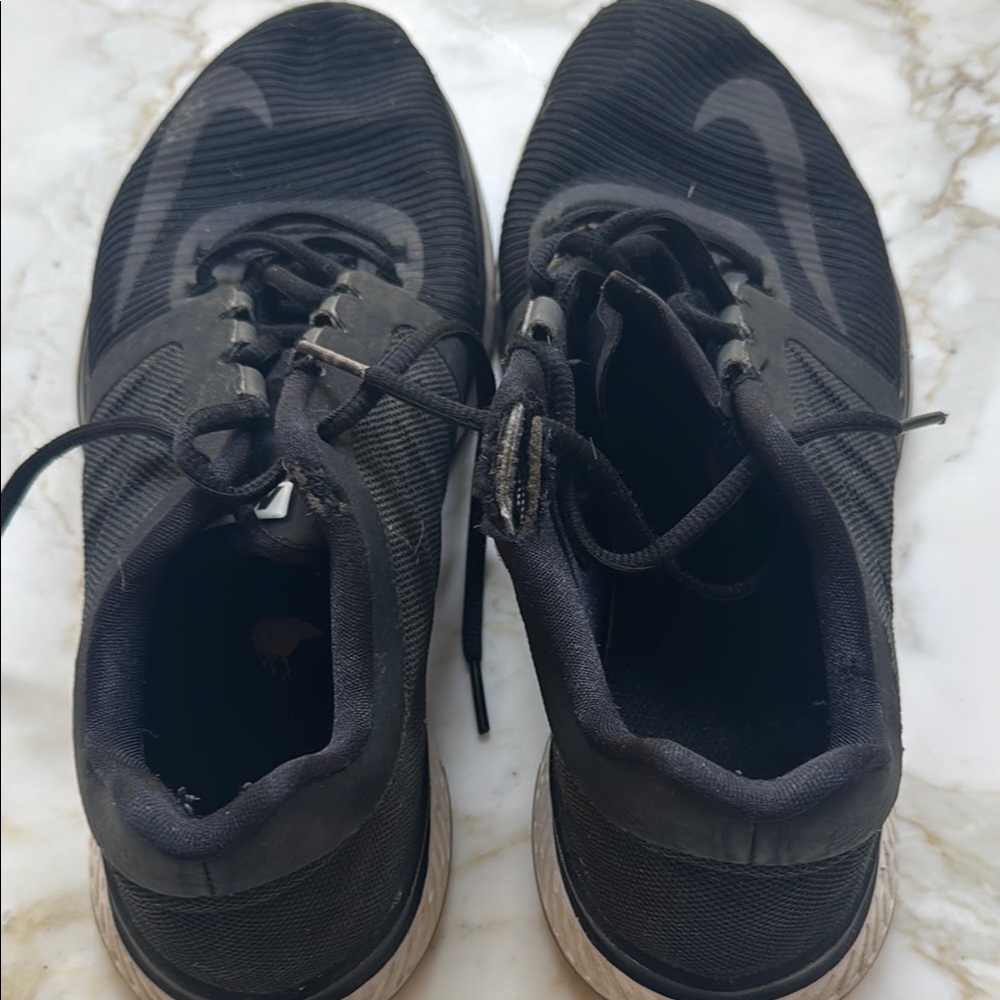 Men Black Athletic Men's sneakers size 10.5. Picture 2 & 3 show 2 small rips